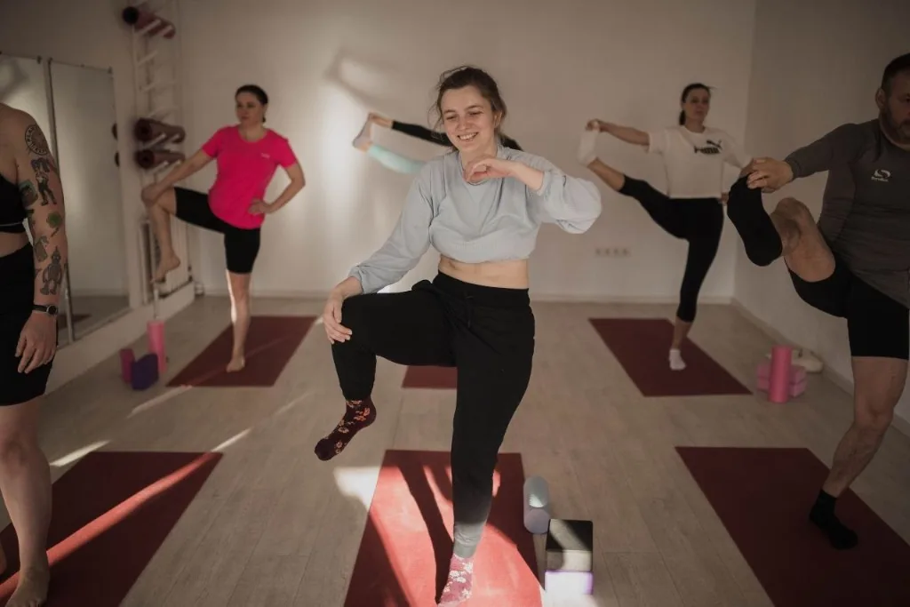 Улыбки и радость сообщества студии Yoga Olga